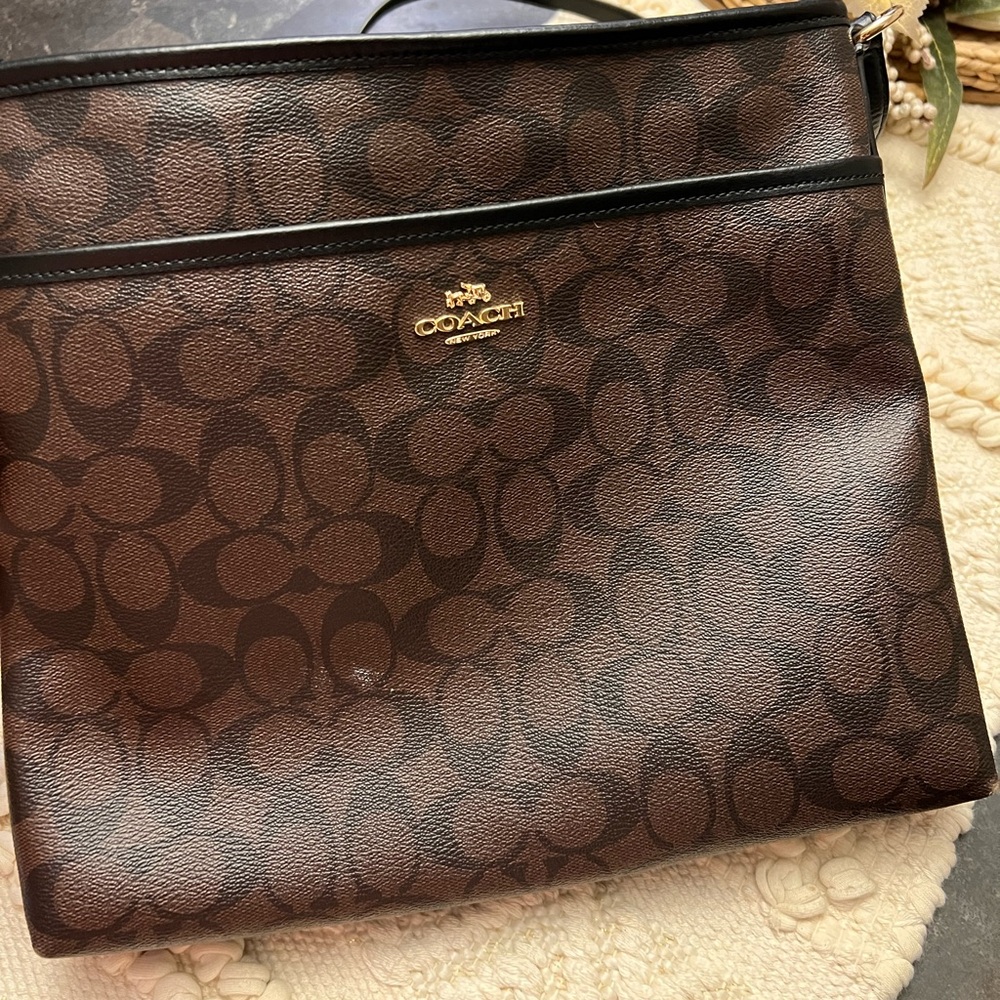 Coach Messenger Crossbody Bag - Picture 2 of 9